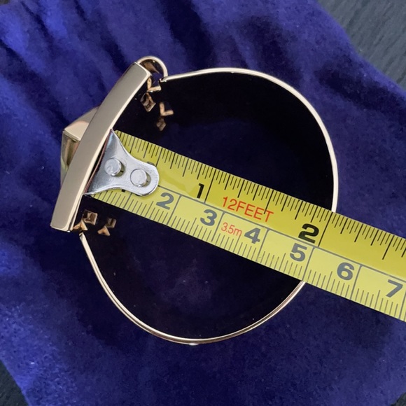 Tory Burch Tortoise shell and gold emblem cuff - Picture 12 of 16
